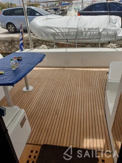 Lagoon 42 - Yacht Charter Sailica