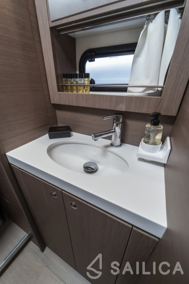 Bali 5.4. - Yacht Charter Sailica