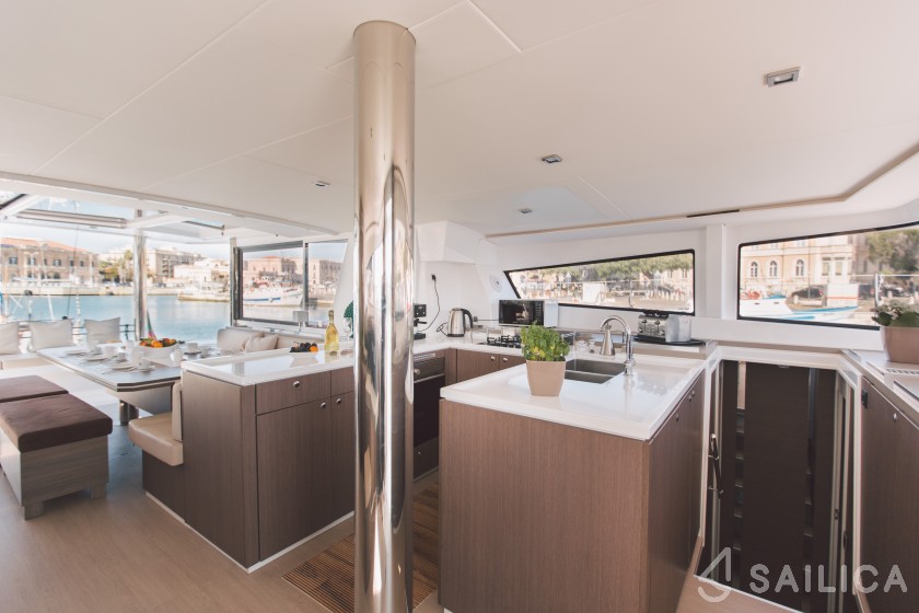Bali 5.4. - Yacht Charter Sailica