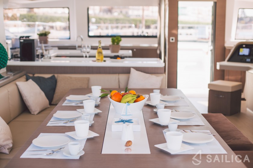 Bali 5.4. - Yacht Charter Sailica