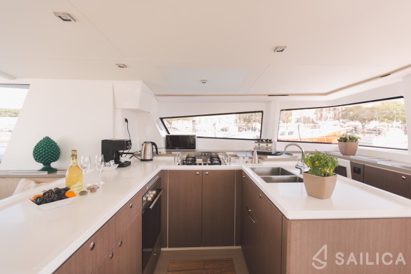 Bali 5.4. - Yacht Charter Sailica