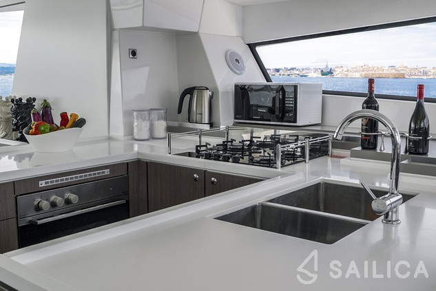 Bali 5.4. - Yacht Charter Sailica