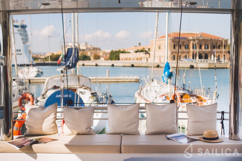 Bali 5.4. - Yacht Charter Sailica