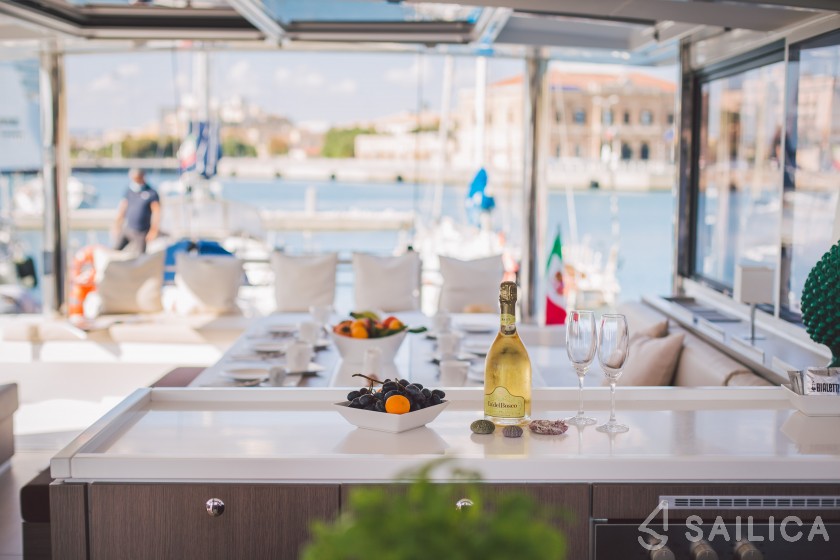 Bali 5.4. - Yacht Charter Sailica