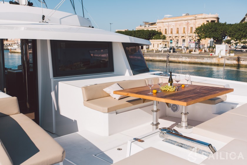 Bali 5.4. - Yacht Charter Sailica