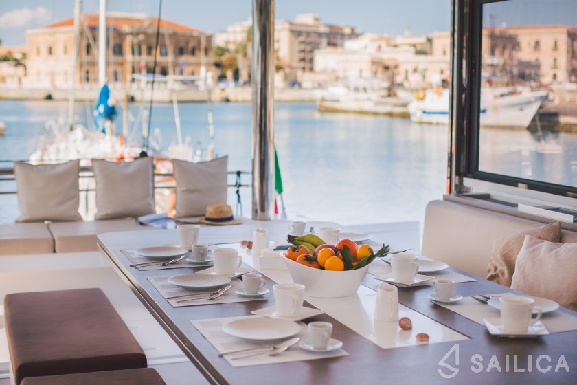 Bali 5.4. - Yacht Charter Sailica