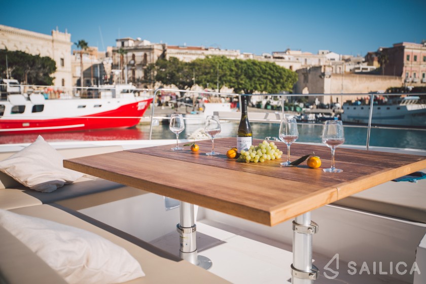 Bali 5.4. - Yacht Charter Sailica