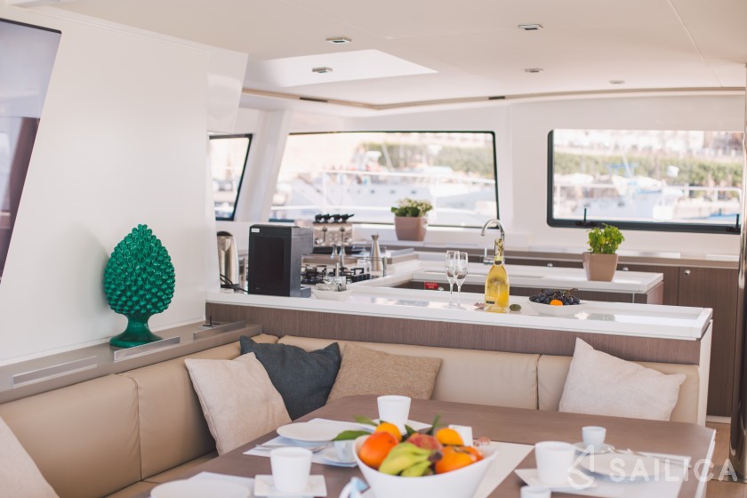 Bali 5.4. - Yacht Charter Sailica