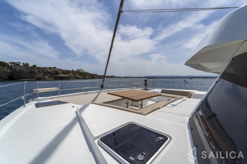 Bali 5.4. - Yacht Charter Sailica