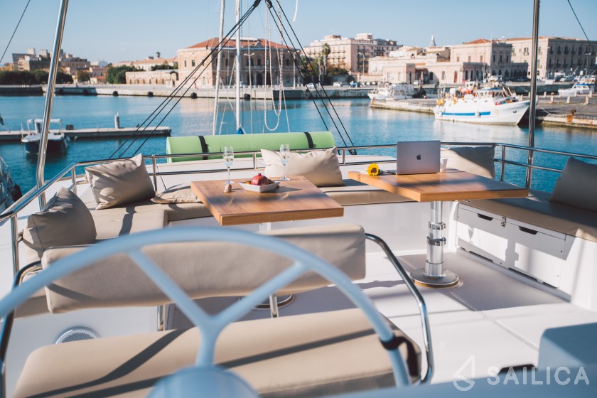 Bali 5.4. - Yacht Charter Sailica