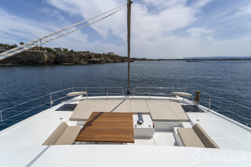 Bali 5.4. - Yacht Charter Sailica