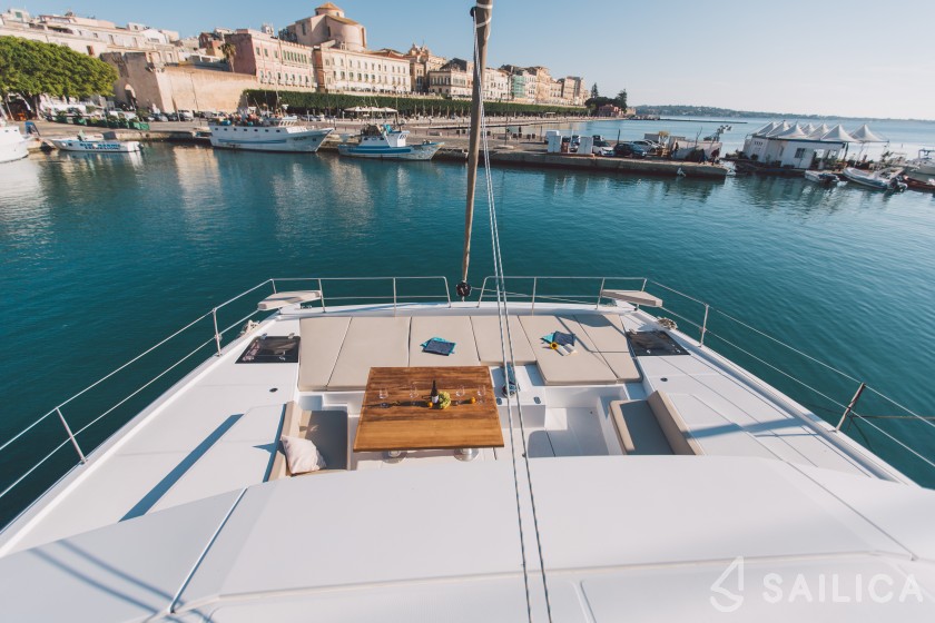 Bali 5.4. - Yacht Charter Sailica