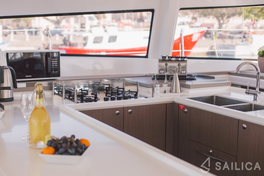 Bali 5.4. - Yacht Charter Sailica