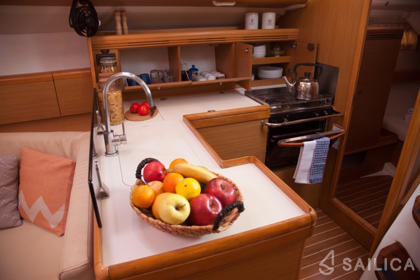 Sun Odyssey 42i - Yacht Charter Sailica