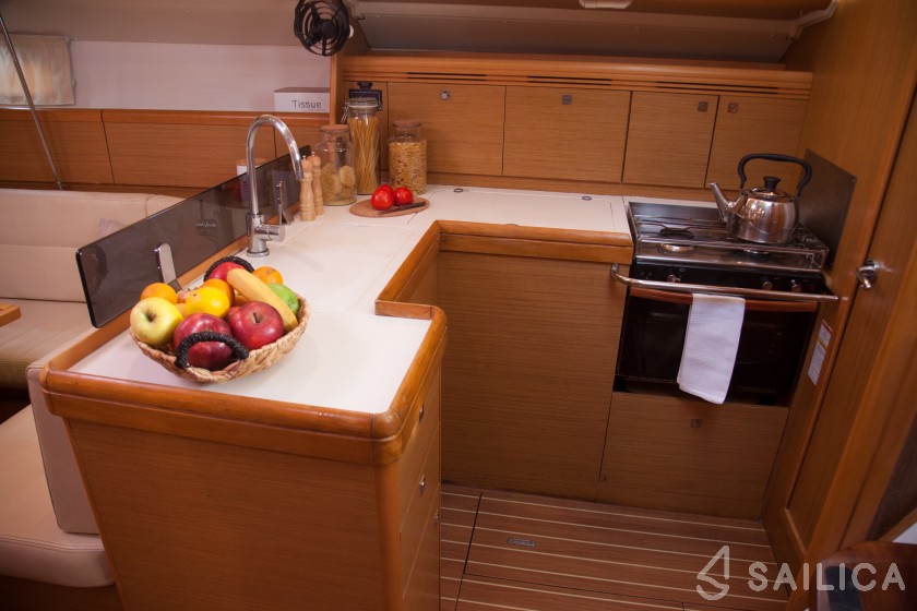 Sun Odyssey 42i - Yacht Charter Sailica