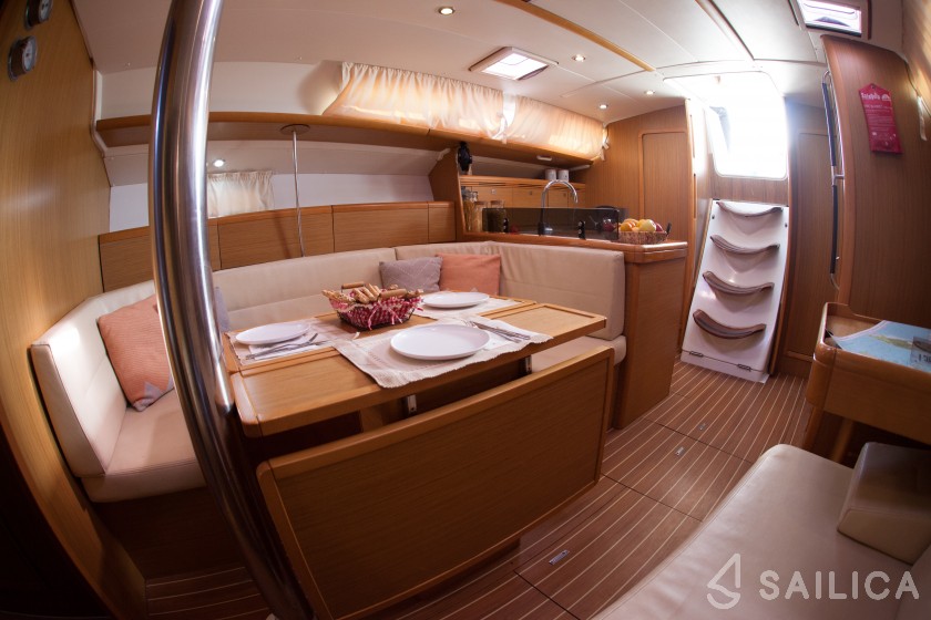 Sun Odyssey 42i - Yacht Charter Sailica