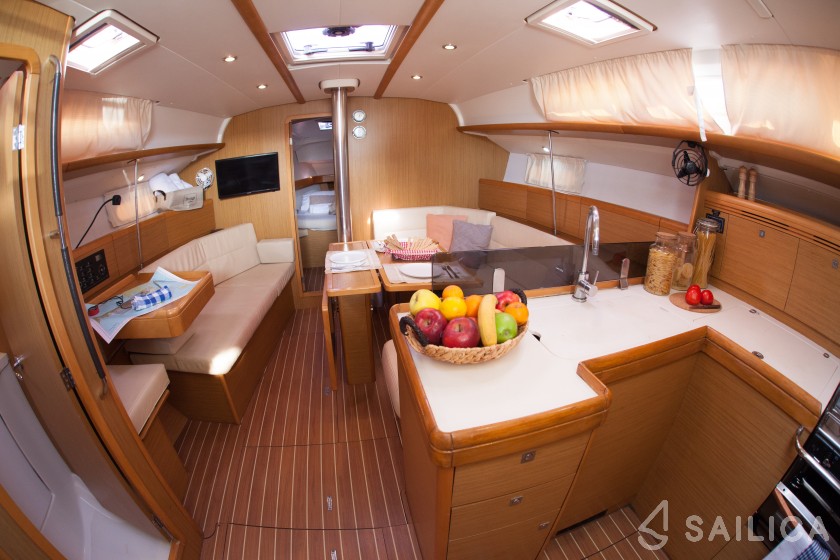 Sun Odyssey 42i - Yacht Charter Sailica