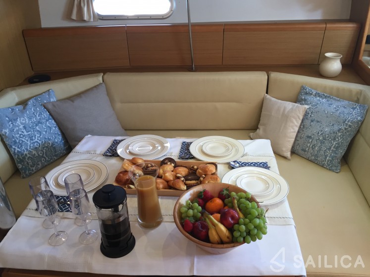 Sun Odyssey 42i - Yacht Charter Sailica