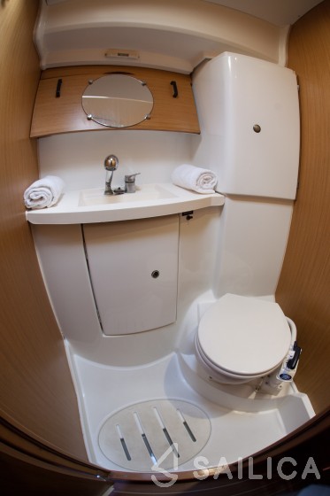 Sun Odyssey 42i - Yacht Charter Sailica