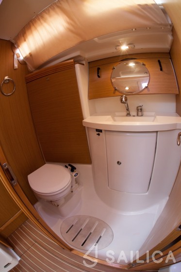Sun Odyssey 42i - Yacht Charter Sailica