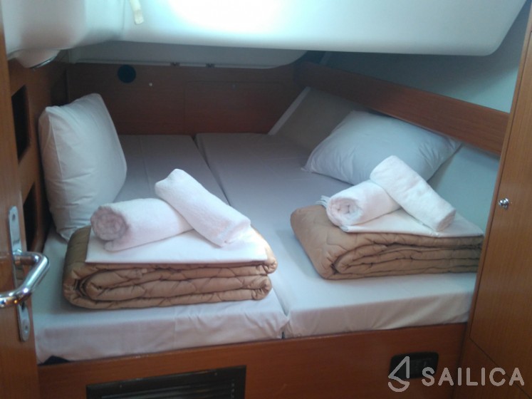 Cyclades 50.4 - Yacht Charter Sailica