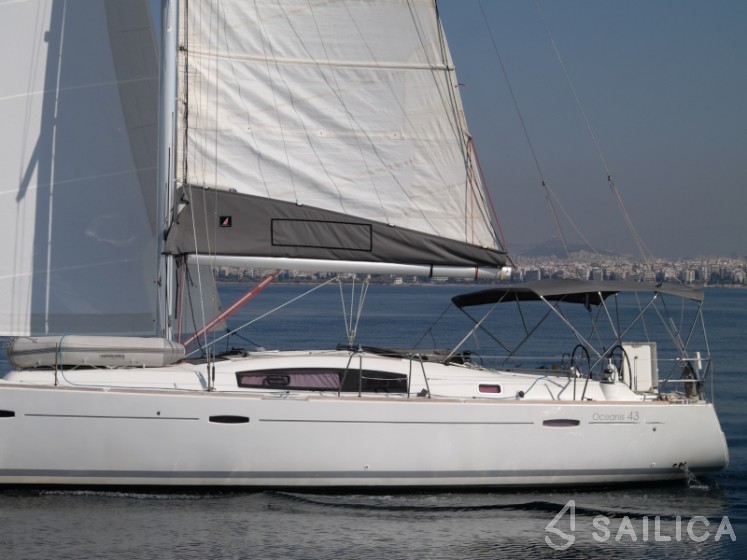 Oceanis 43 - Yacht Charter Sailica