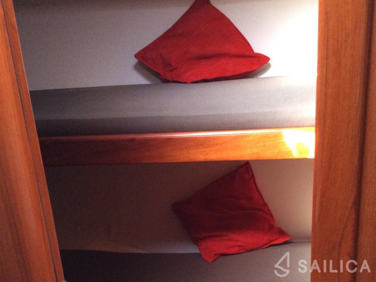 Oceanis 43 - Yacht Charter Sailica
