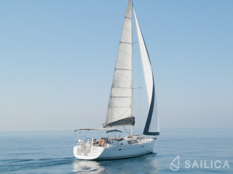 Oceanis 43 - Yacht Charter Sailica