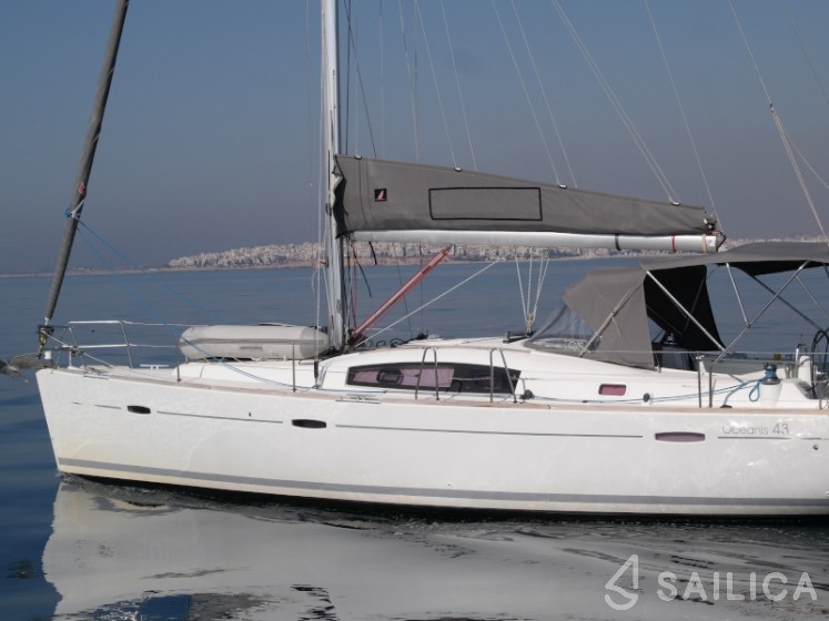 Oceanis 43 - Yacht Charter Sailica