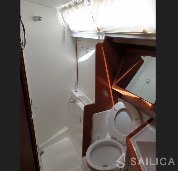 Oceanis 41 - Yacht Charter Sailica