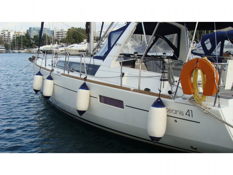 Oceanis 41 - Yacht Charter Sailica