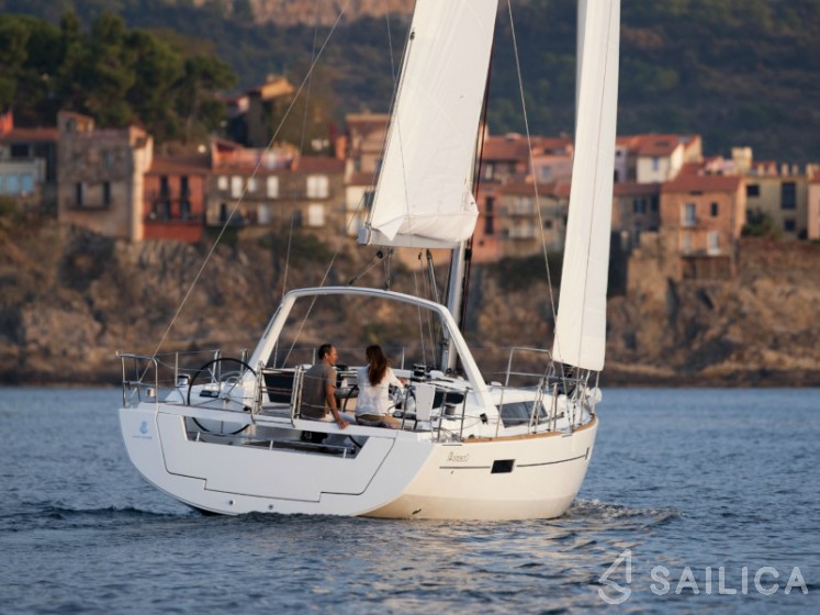 Oceanis 41 - Yacht Charter Sailica