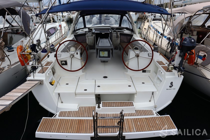 Oceanis 41 - Yacht Charter Sailica