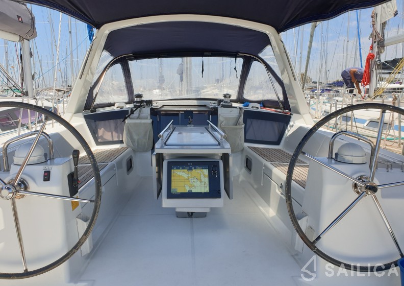 Oceanis 41 - Yacht Charter Sailica