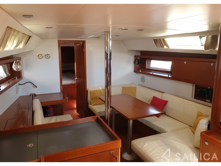 Oceanis 41 - Yacht Charter Sailica