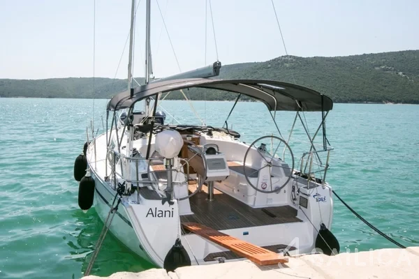 Bavaria 37 Cruiser - Yacht Charter Sailica