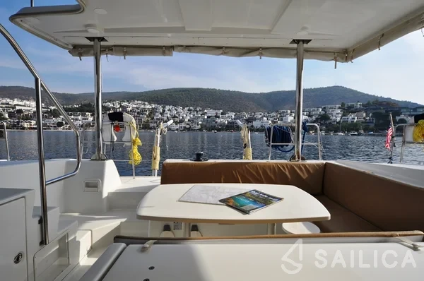 Lagoon 421 - Yacht Charter Sailica
