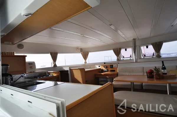 Lagoon 421 - Yacht Charter Sailica