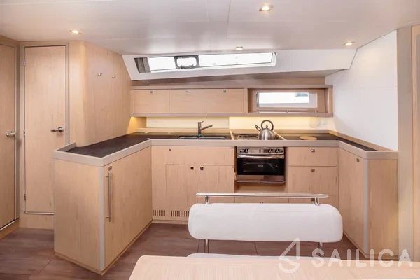 Oceanis 45 - Yacht Charter Sailica