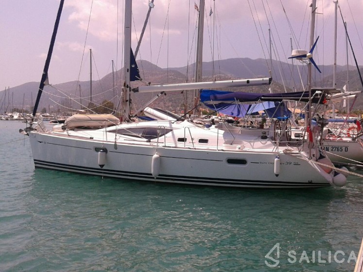 Sun Odyssey 39 DS - Yacht Charter Sailica