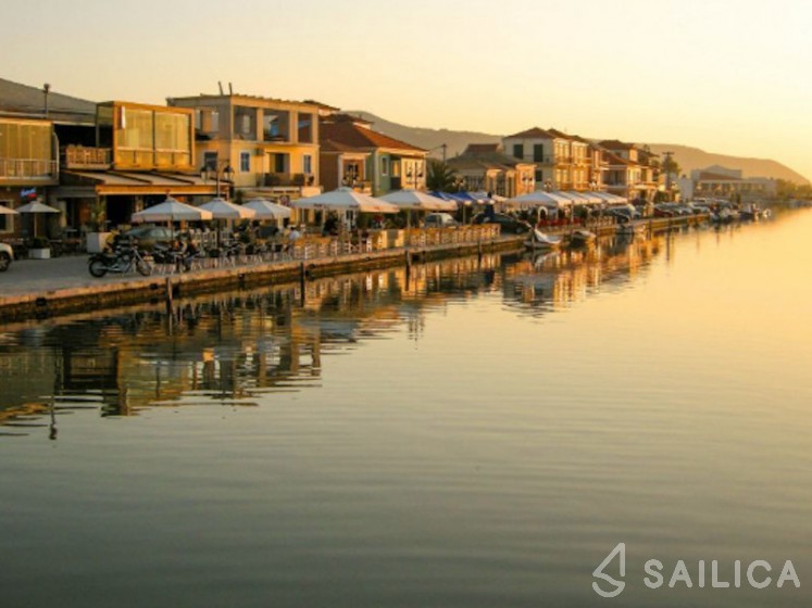 Sun Odyssey 39 DS - Yacht Charter Sailica