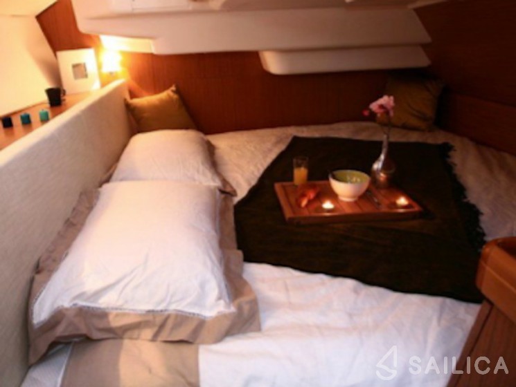 Sun Odyssey 39 DS - Yacht Charter Sailica