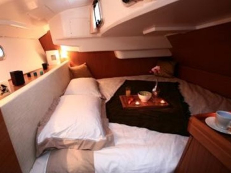 Sun Odyssey 39 DS - Yacht Charter Sailica