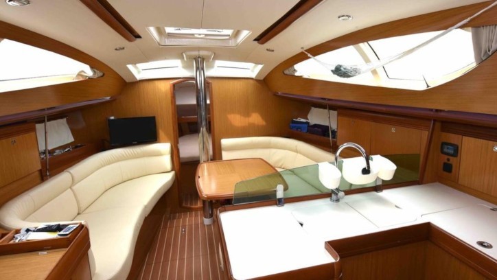 Sun Odyssey 39 DS - Yacht Charter Sailica