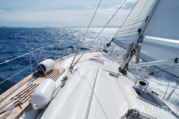 Bavaria 40 Cruiser - Yacht Charter Sailica