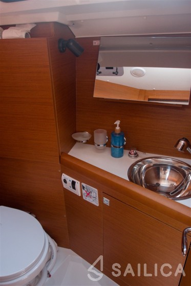 Sun Odyssey 349 - Yacht Charter Sailica