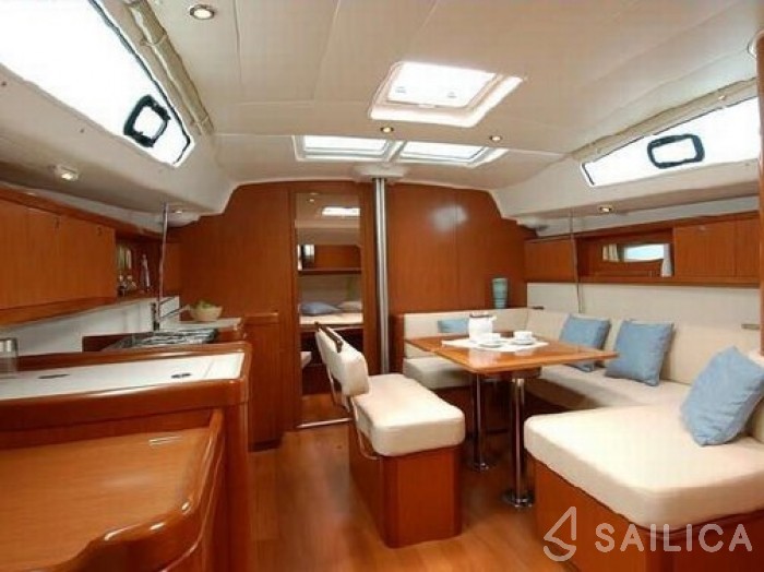 Bavaria 37 Cruiser - Yacht Charter Sailica