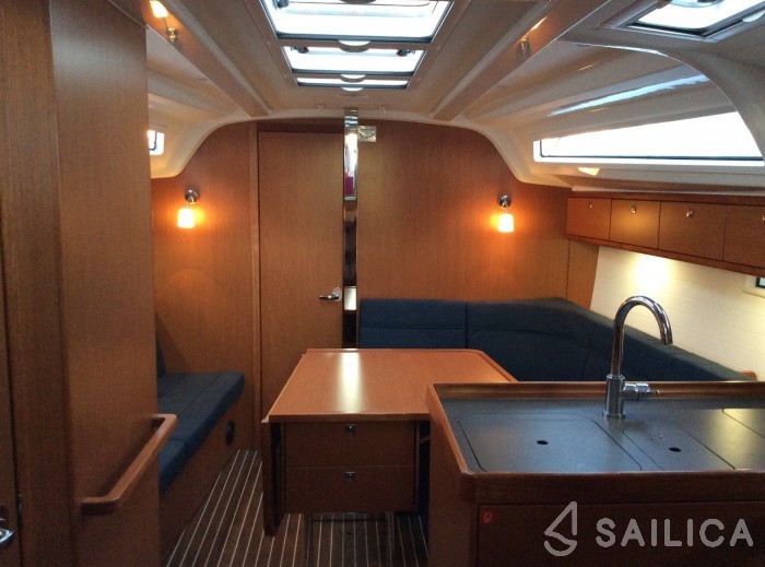 Oceanis 43 - Yacht Charter Sailica