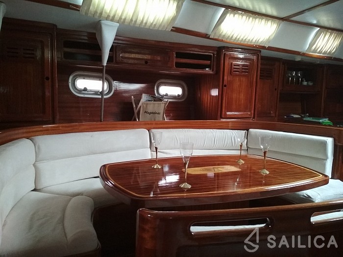 Oceanis 43 - Yacht Charter Sailica