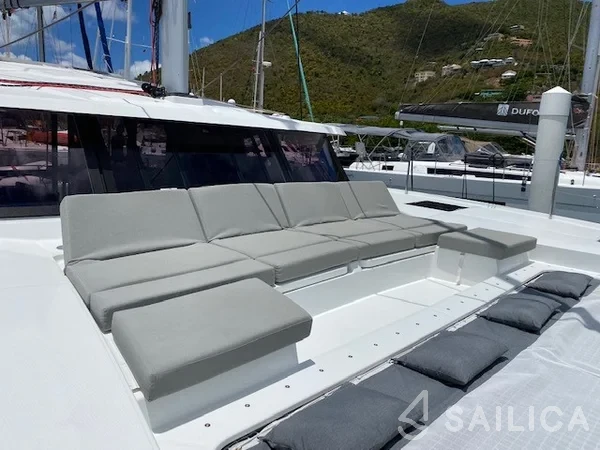 Astréa 42 - Yacht Charter Sailica